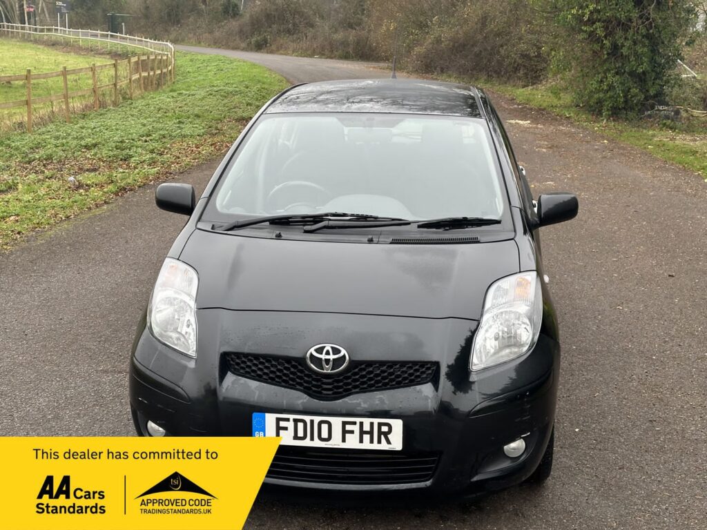 Toyota Yaris 1.33 Dual VVT-i TR Euro 4 (s/s) 5dr ONLY 26000 MILES !!!!! 2010 with 6 MONTHS PREMIUM WARRANTY.