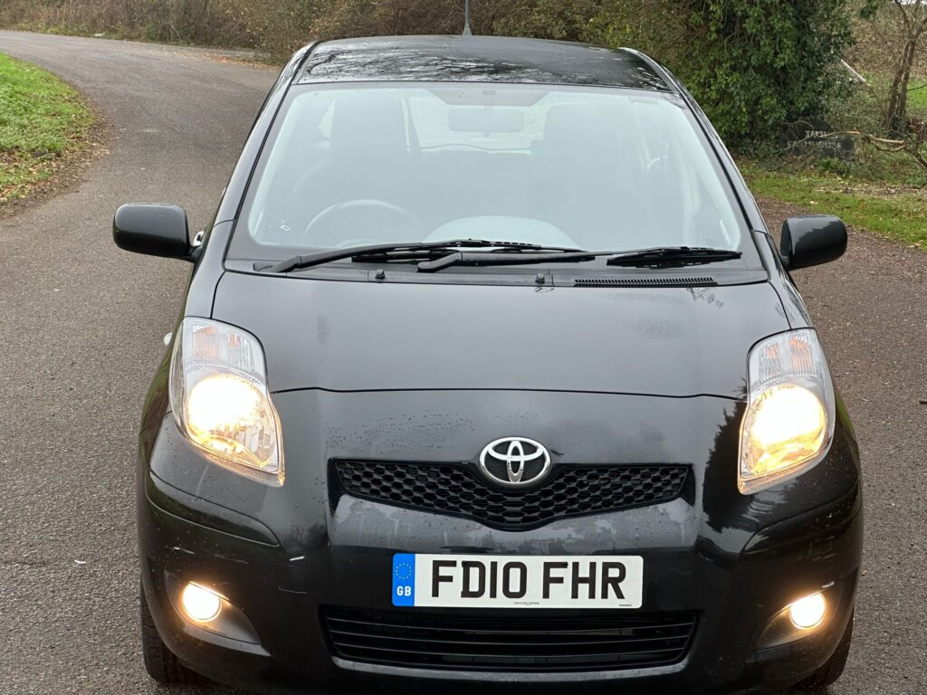 Toyota Yaris 1.33 Dual VVT-i TR Euro 4 (s/s) 5dr ONLY 26000 MILES !!!!! 2010 with 6 MONTHS PREMIUM WARRANTY.