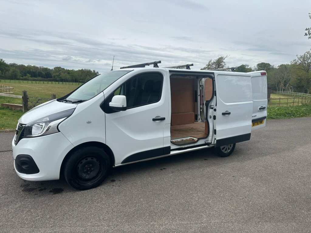 BT70YMF Nissan NV300 2.0 dCi 28 Acenta L1 H1 Euro 6 4dr with 6 months premium warranty