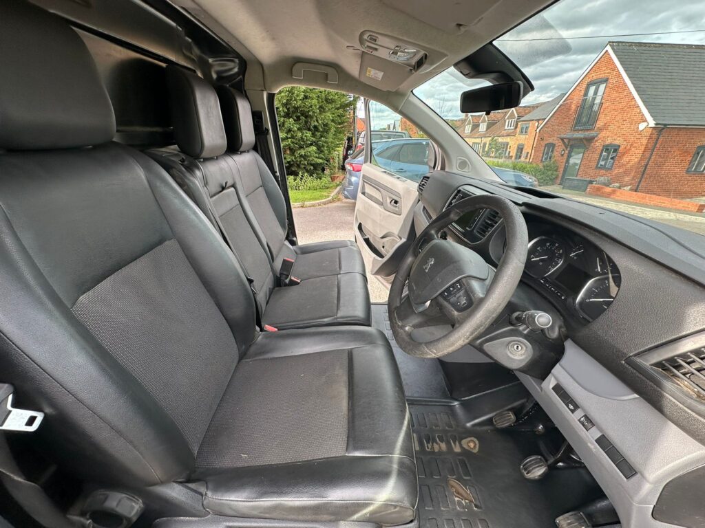 AE68XVLPeugeot Expert 2.0 BlueHDi 1400 Professional Plus Standard Panel Van MWB Euro 6 (s/s) 6dr. FSH, READY TO DRIVE AWAY .