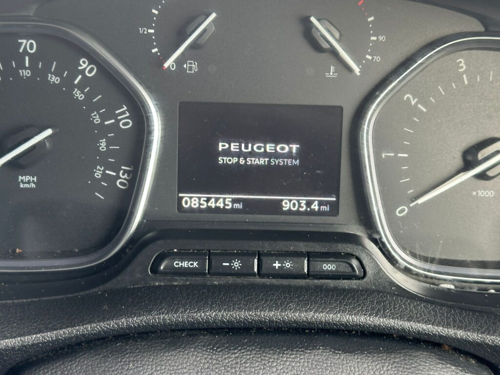 AE68XVLPeugeot Expert 2.0 BlueHDi 1400 Professional Plus Standard Panel Van MWB Euro 6 (s/s) 6dr. FSH, READY TO DRIVE AWAY .