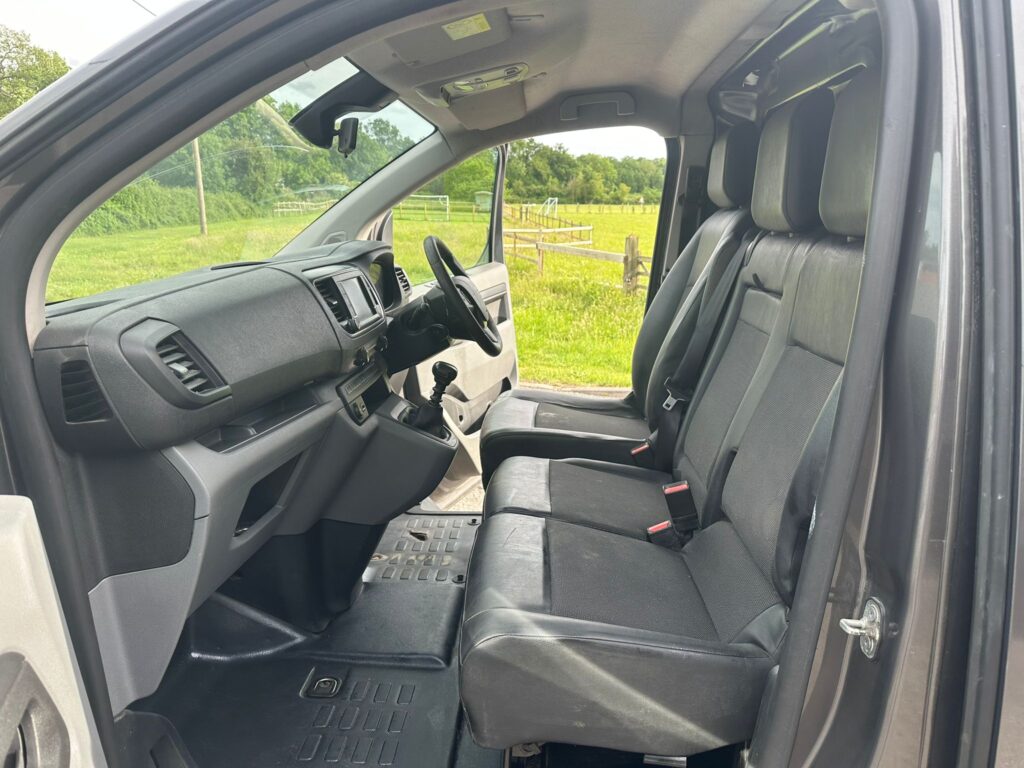 AE68XVLPeugeot Expert 2.0 BlueHDi 1400 Professional Plus Standard Panel Van MWB Euro 6 (s/s) 6dr. FSH, READY TO DRIVE AWAY .