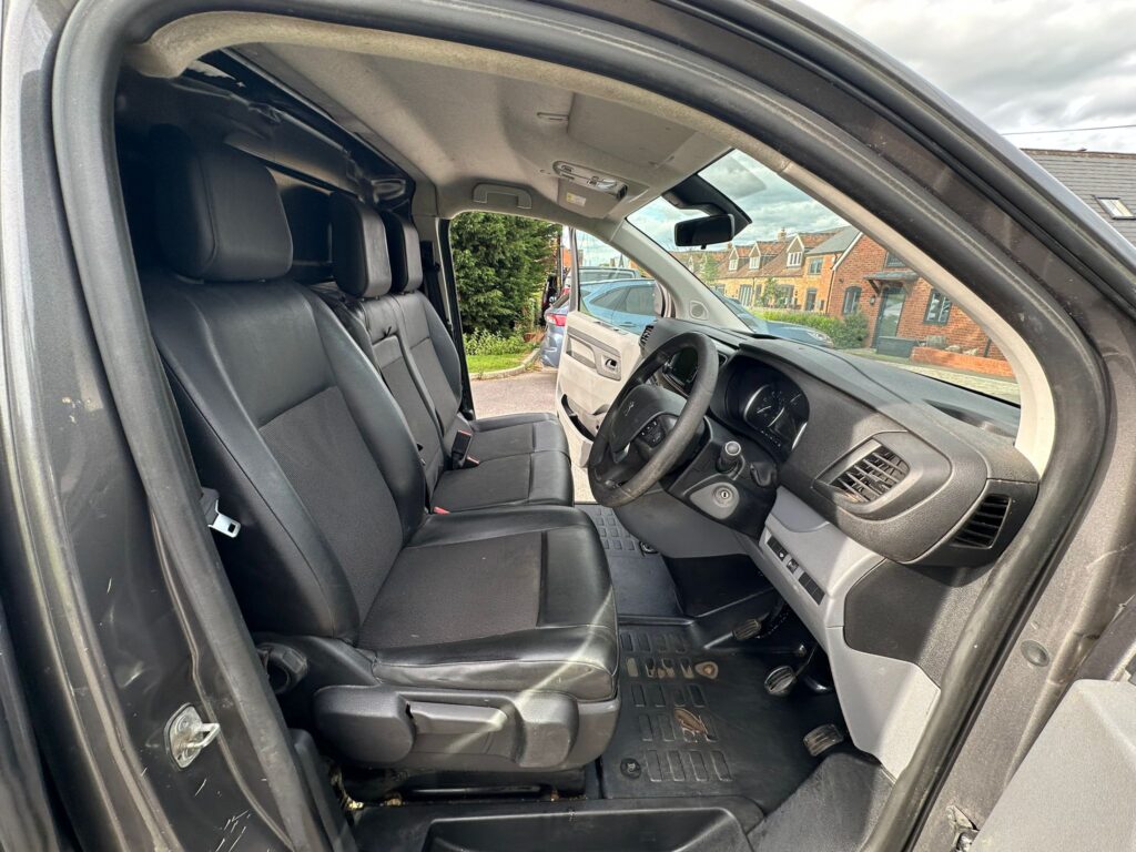 AE68XVLPeugeot Expert 2.0 BlueHDi 1400 Professional Plus Standard Panel Van MWB Euro 6 (s/s) 6dr. FSH, READY TO DRIVE AWAY .