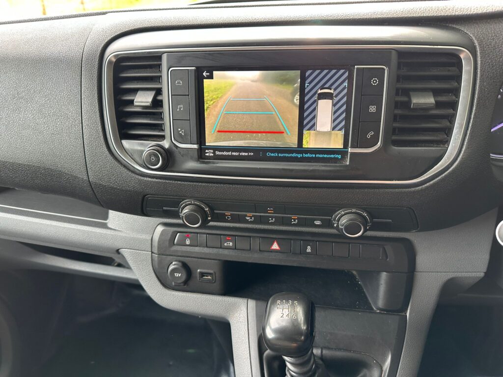 AE68XVLPeugeot Expert 2.0 BlueHDi 1400 Professional Plus Standard Panel Van MWB Euro 6 (s/s) 6dr. FSH, READY TO DRIVE AWAY .