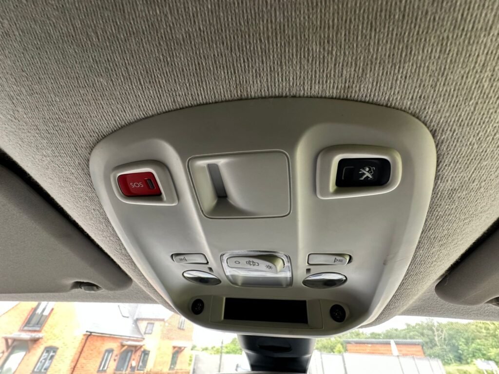 AE68XVLPeugeot Expert 2.0 BlueHDi 1400 Professional Plus Standard Panel Van MWB Euro 6 (s/s) 6dr. FSH, READY TO DRIVE AWAY .