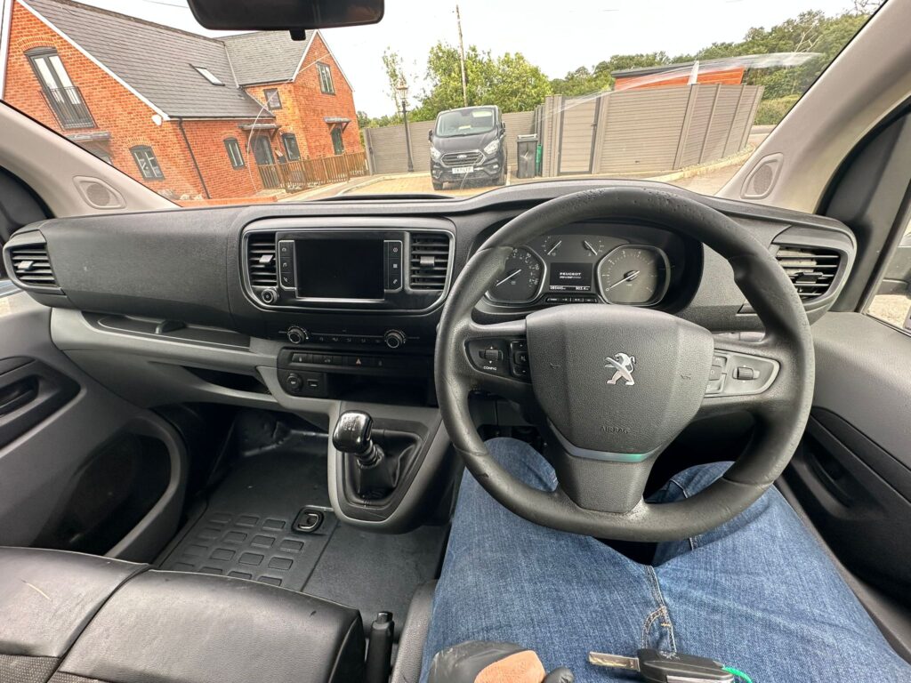 AE68XVLPeugeot Expert 2.0 BlueHDi 1400 Professional Plus Standard Panel Van MWB Euro 6 (s/s) 6dr. FSH, READY TO DRIVE AWAY .