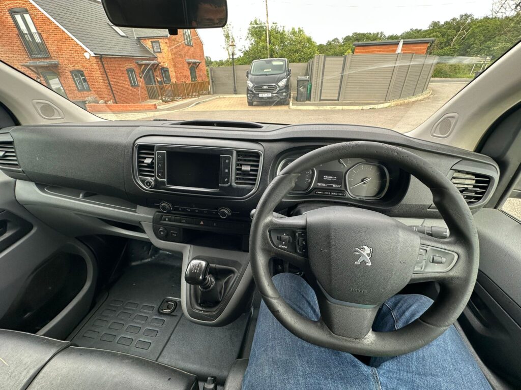 AE68XVLPeugeot Expert 2.0 BlueHDi 1400 Professional Plus Standard Panel Van MWB Euro 6 (s/s) 6dr. FSH, READY TO DRIVE AWAY .