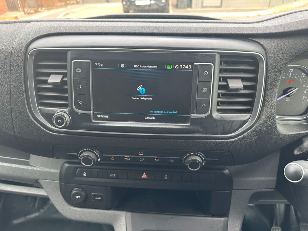 AE68XVLPeugeot Expert 2.0 BlueHDi 1400 Professional Plus Standard Panel Van MWB Euro 6 (s/s) 6dr. FSH, READY TO DRIVE AWAY .