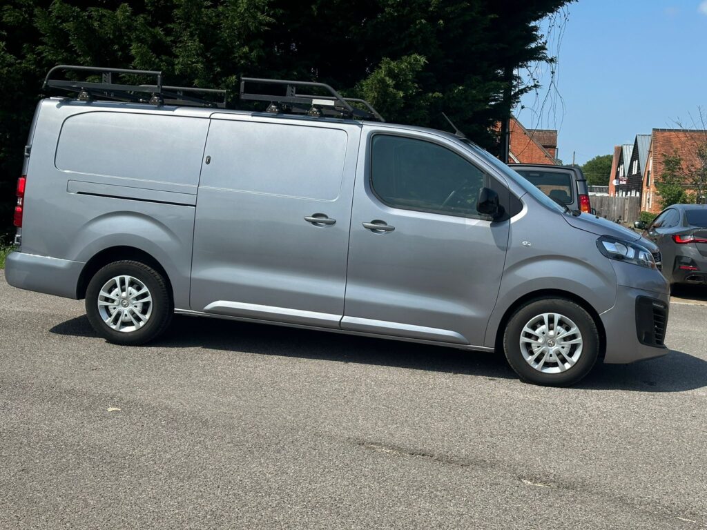 BG22JYU Vauxhall Vivaro 1.5 Turbo D 2900 Sportive L2 H1 Euro 6 (s/s) 6dr. FSH, READY TO DRIVE AWAY .