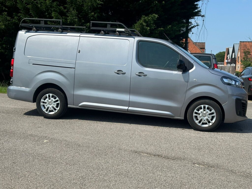 BG22JYU Vauxhall Vivaro 1.5 Turbo D 2900 Sportive L2 H1 Euro 6 (s/s) 6dr. FSH, READY TO DRIVE AWAY .