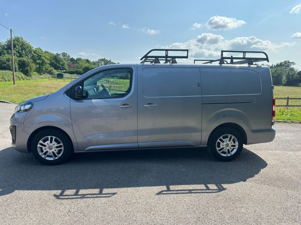 BG22JYU Vauxhall Vivaro 1.5 Turbo D 2900 Sportive L2 H1 Euro 6 (s/s) 6dr. FSH, READY TO DRIVE AWAY .