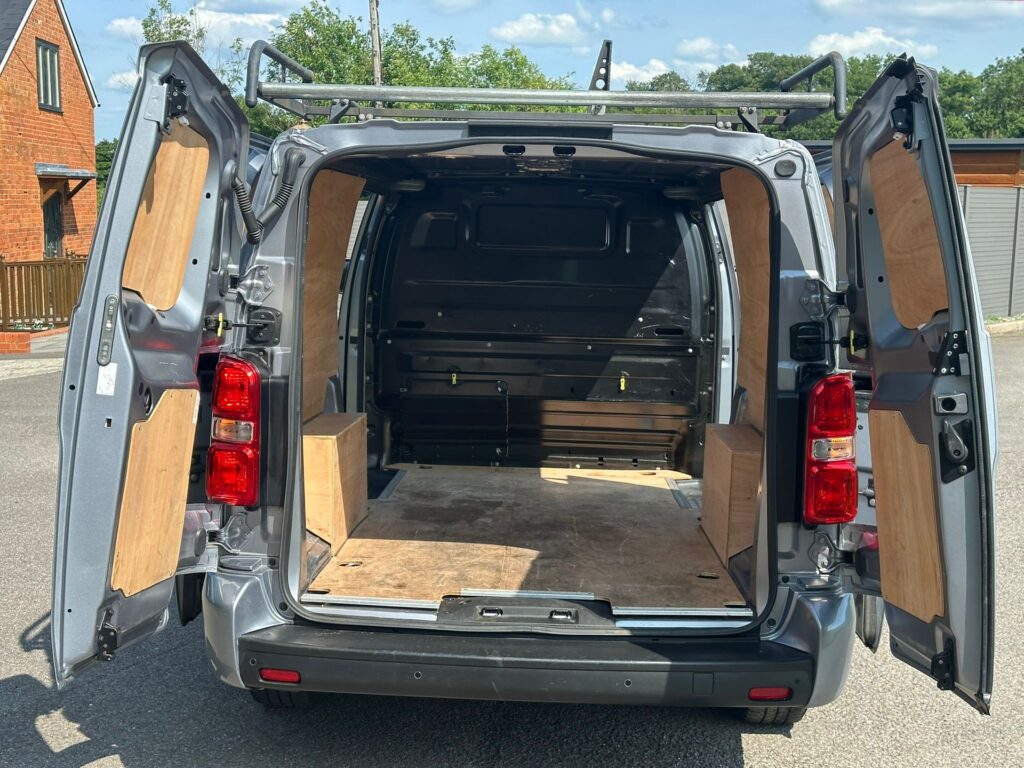 BG22JYU Vauxhall Vivaro 1.5 Turbo D 2900 Sportive L2 H1 Euro 6 (s/s) 6dr. FSH, READY TO DRIVE AWAY .
