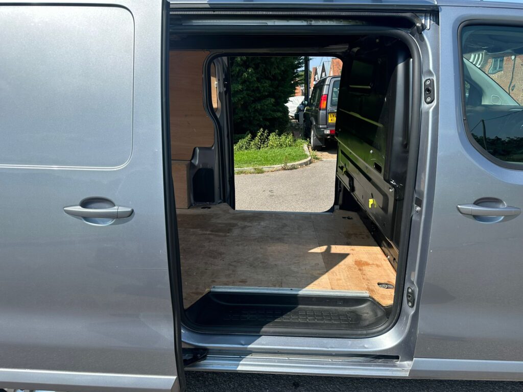BG22JYU Vauxhall Vivaro 1.5 Turbo D 2900 Sportive L2 H1 Euro 6 (s/s) 6dr. FSH, READY TO DRIVE AWAY .
