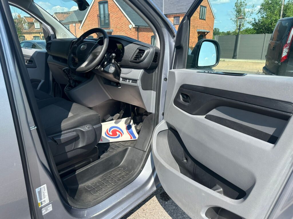 BG22JYU Vauxhall Vivaro 1.5 Turbo D 2900 Sportive L2 H1 Euro 6 (s/s) 6dr. FSH, READY TO DRIVE AWAY .