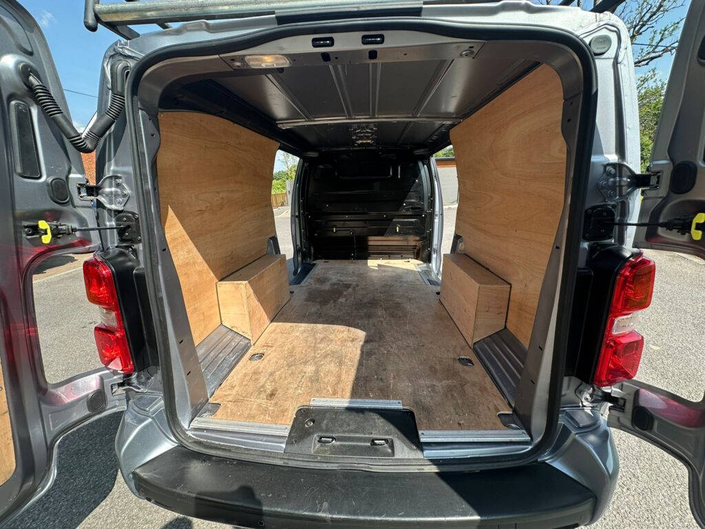 BG22JYU Vauxhall Vivaro 1.5 Turbo D 2900 Sportive L2 H1 Euro 6 (s/s) 6dr. FSH, READY TO DRIVE AWAY .