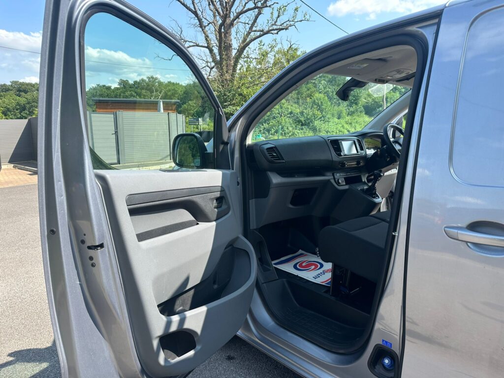 BG22JYU Vauxhall Vivaro 1.5 Turbo D 2900 Sportive L2 H1 Euro 6 (s/s) 6dr. FSH, READY TO DRIVE AWAY .