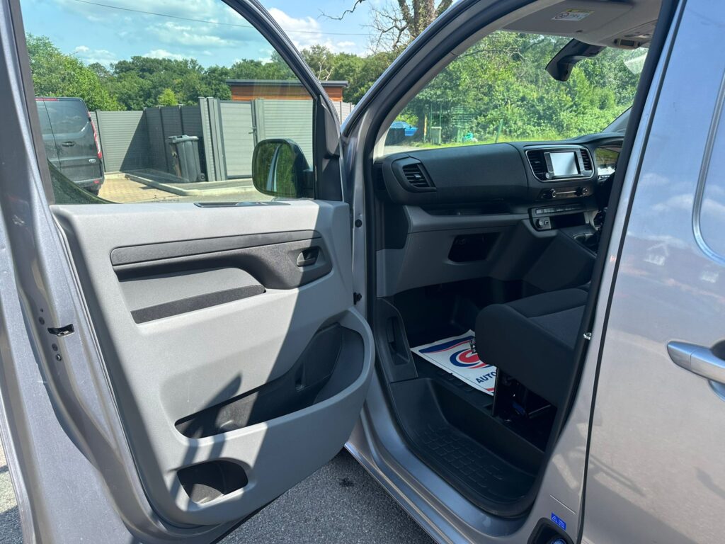 BG22JYU Vauxhall Vivaro 1.5 Turbo D 2900 Sportive L2 H1 Euro 6 (s/s) 6dr. FSH, READY TO DRIVE AWAY .