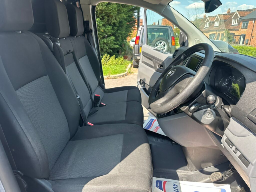 BG22JYU Vauxhall Vivaro 1.5 Turbo D 2900 Sportive L2 H1 Euro 6 (s/s) 6dr. FSH, READY TO DRIVE AWAY .