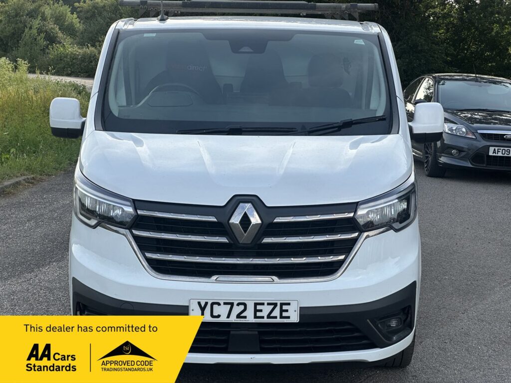YC72EZE Renault Traffic 2.0 dCi Blue 30 Sport LWB Euro 6 (s/s) 5dr with 3 months premium warranty