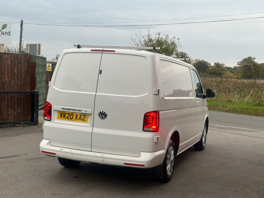 VK20XAZ Volkswagen Transporter 2.0 TDI T28 Highline FWD SWB Euro 6 (s/s) 5dr. 3 MONTHS WARRANTY 12 MONTHS AA.