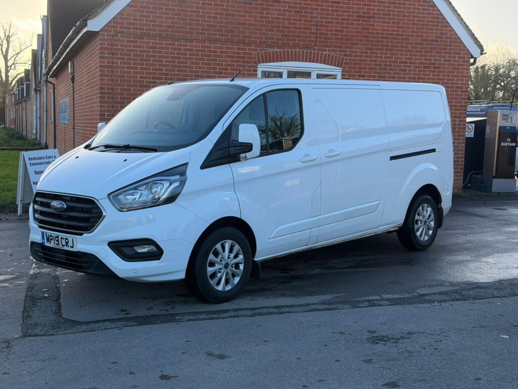 MP19CRJ Ford Transit Custom 2.0 300 EcoBlue Limited L2 H1 Euro 6 5dr 3 MONTHS WARRANTY 12 MONTHS AA.