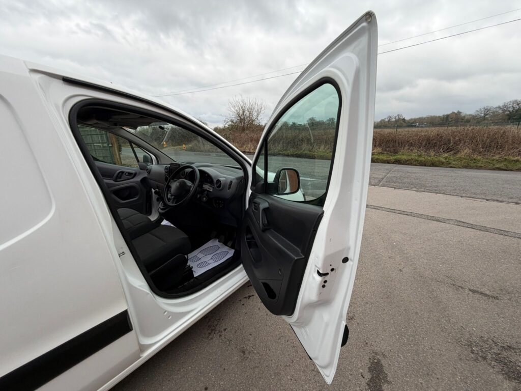 BT18ONK Peugeot Partner 1.6 BlueHDi 651 Professional L1 5dr 3 MONTHS WARRANTY 12 MONTHS AA