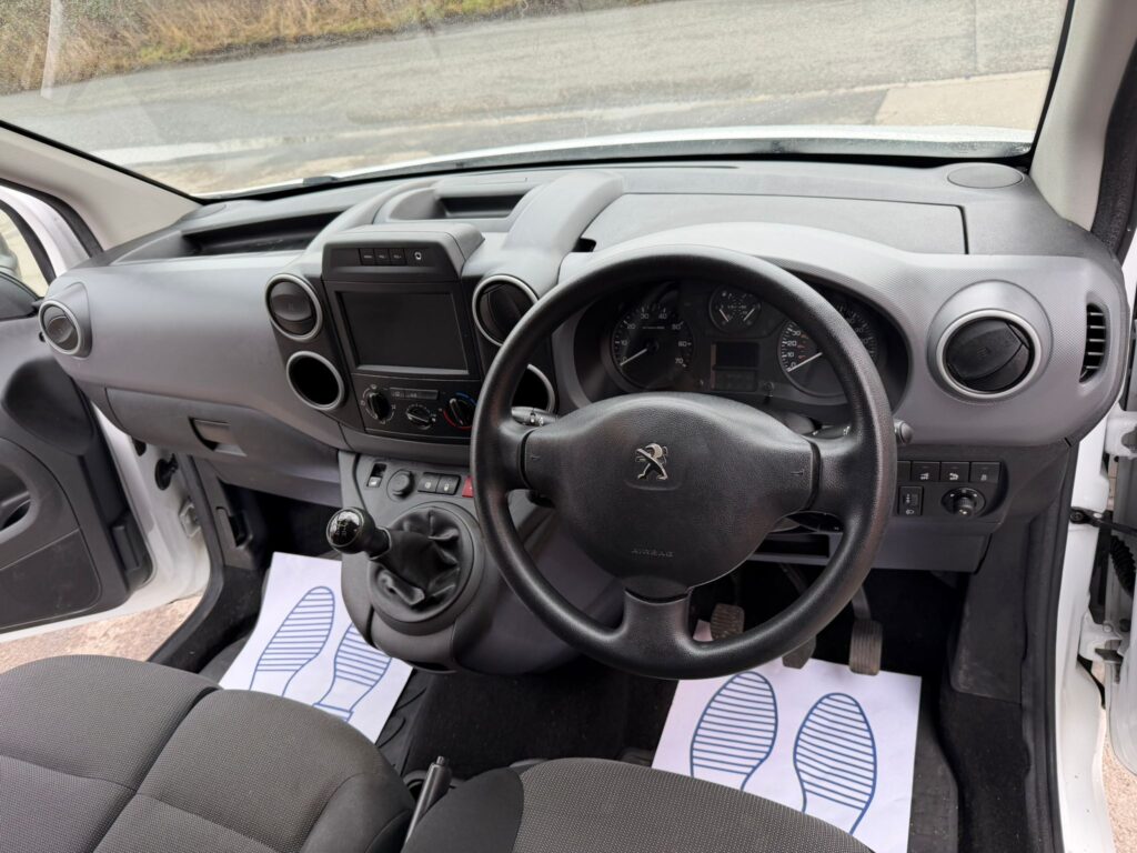BT18ONK Peugeot Partner 1.6 BlueHDi 651 Professional L1 5dr 3 MONTHS WARRANTY 12 MONTHS AA