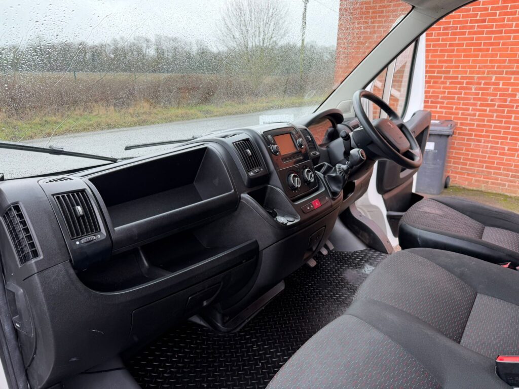 BW70FNG Peugeot Boxer 2.2 BlueHDi 435 Professional L4 H2 Euro 6 (s/s) 5dr 3 MONTHS WARRANTY 12 MONTHS AA