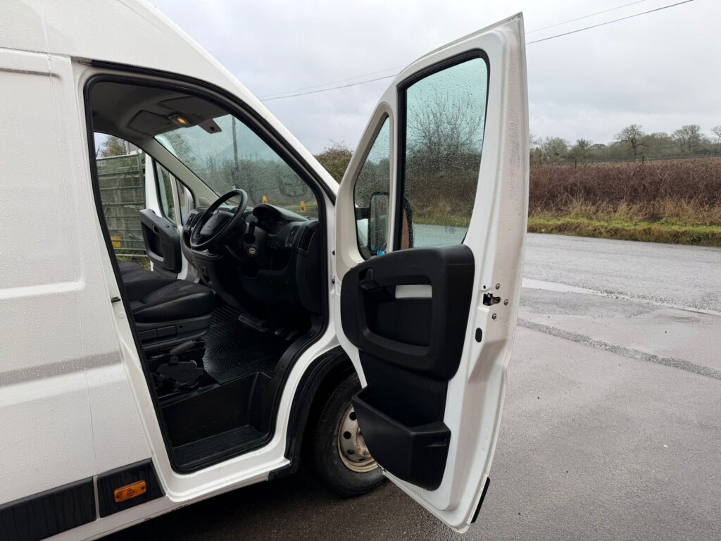 BW70FNG Peugeot Boxer 2.2 BlueHDi 435 Professional L4 H2 Euro 6 (s/s) 5dr 3 MONTHS WARRANTY 12 MONTHS AA