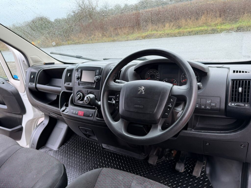 BW70FNG Peugeot Boxer 2.2 BlueHDi 435 Professional L4 H2 Euro 6 (s/s) 5dr 3 MONTHS WARRANTY 12 MONTHS AA