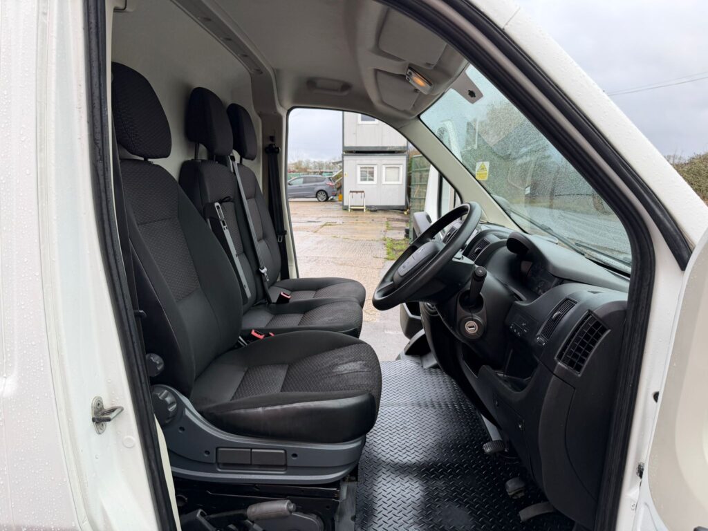 BW70FNG Peugeot Boxer 2.2 BlueHDi 435 Professional L4 H2 Euro 6 (s/s) 5dr 3 MONTHS WARRANTY 12 MONTHS AA