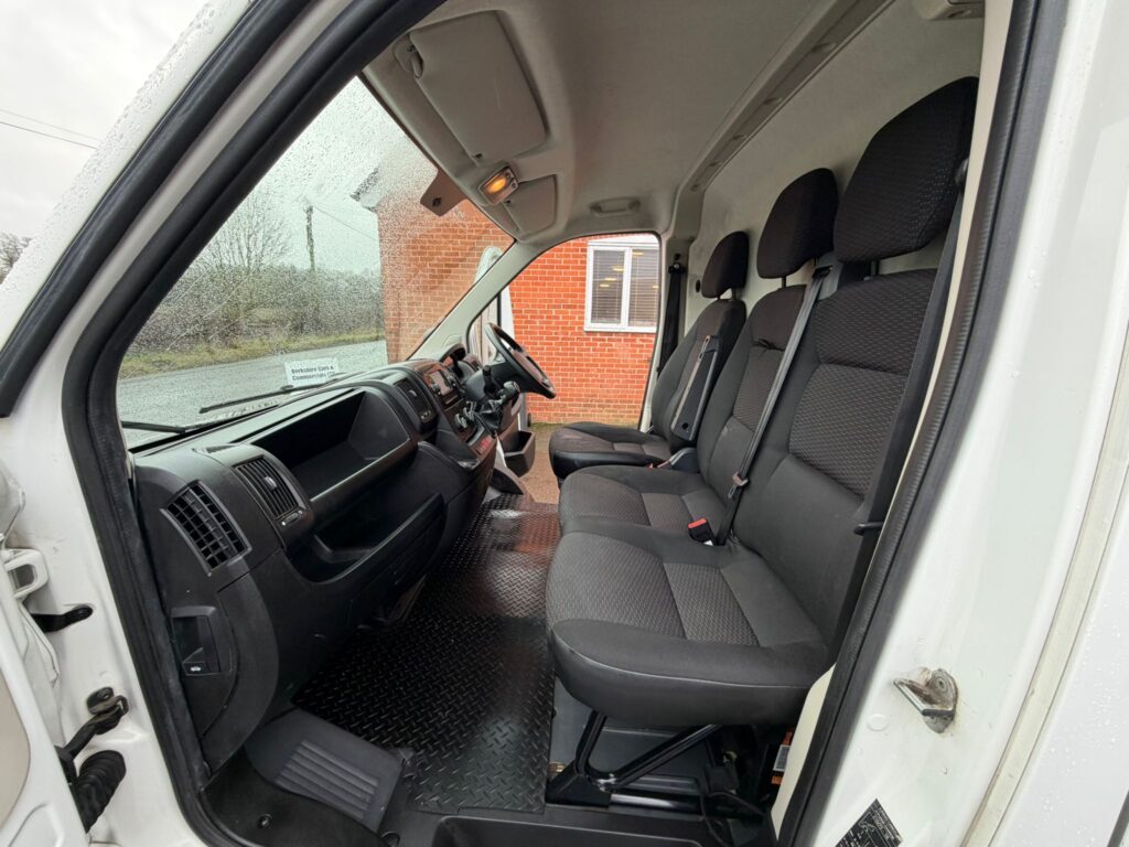 BW70FNG Peugeot Boxer 2.2 BlueHDi 435 Professional L4 H2 Euro 6 (s/s) 5dr 3 MONTHS WARRANTY 12 MONTHS AA