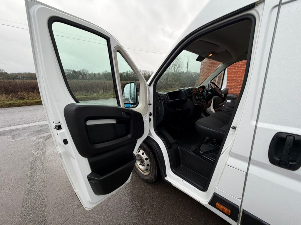 BW70FNG Peugeot Boxer 2.2 BlueHDi 435 Professional L4 H2 Euro 6 (s/s) 5dr 3 MONTHS WARRANTY 12 MONTHS AA