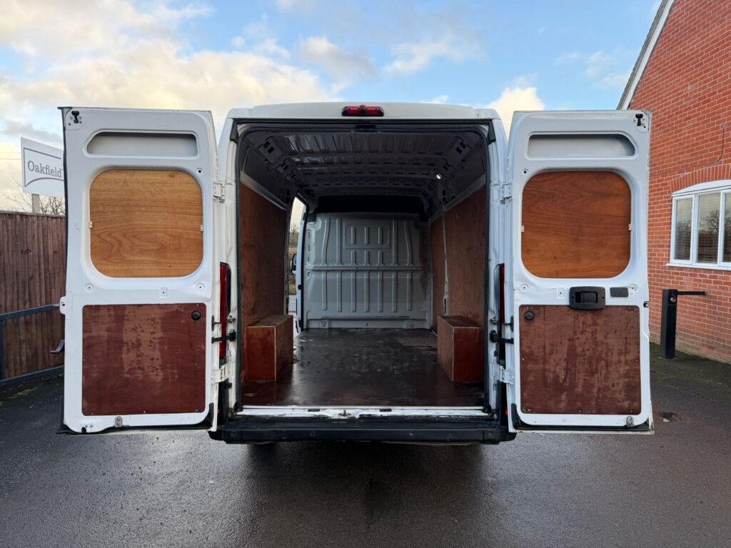 BW70FNG Peugeot Boxer 2.2 BlueHDi 435 Professional L4 H2 Euro 6 (s/s) 5dr 3 MONTHS WARRANTY 12 MONTHS AA