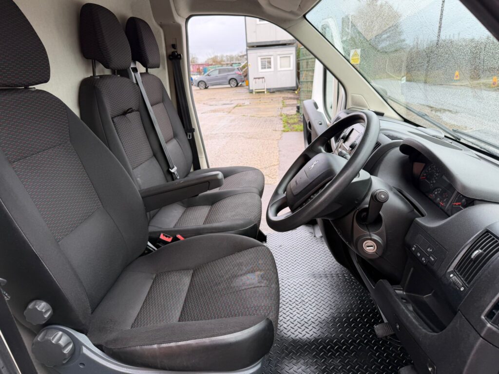 BW70FNG Peugeot Boxer 2.2 BlueHDi 435 Professional L4 H2 Euro 6 (s/s) 5dr 3 MONTHS WARRANTY 12 MONTHS AA