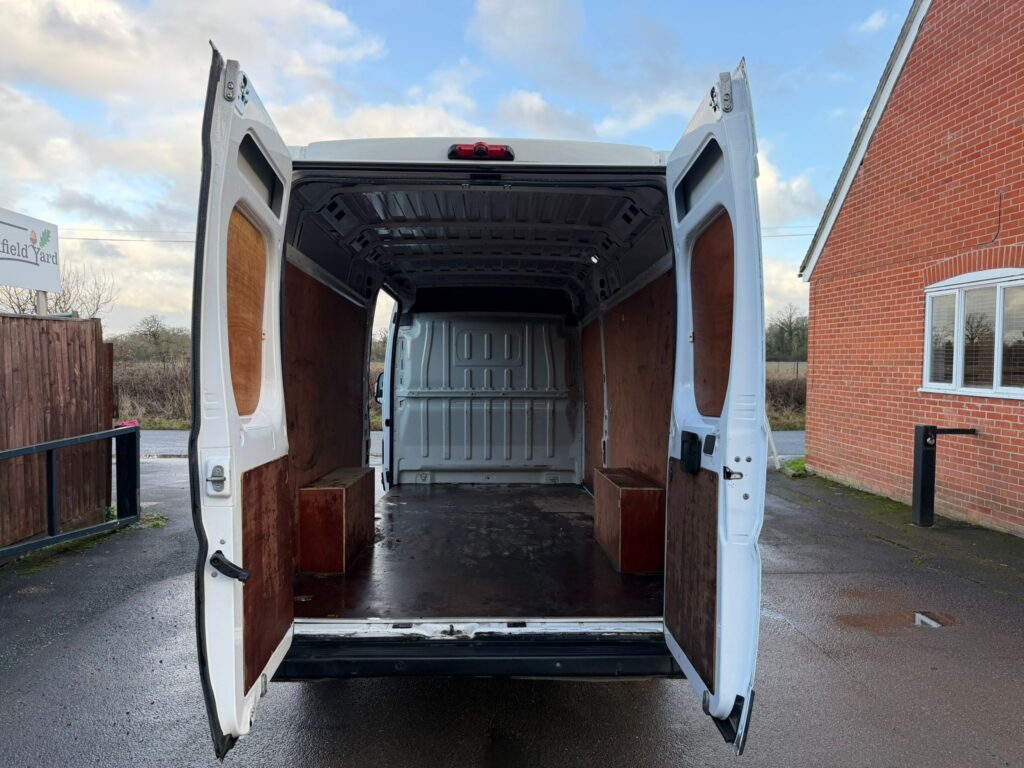 BW70FNG Peugeot Boxer 2.2 BlueHDi 435 Professional L4 H2 Euro 6 (s/s) 5dr 3 MONTHS WARRANTY 12 MONTHS AA
