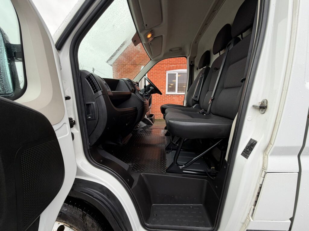 BW70FNG Peugeot Boxer 2.2 BlueHDi 435 Professional L4 H2 Euro 6 (s/s) 5dr 3 MONTHS WARRANTY 12 MONTHS AA
