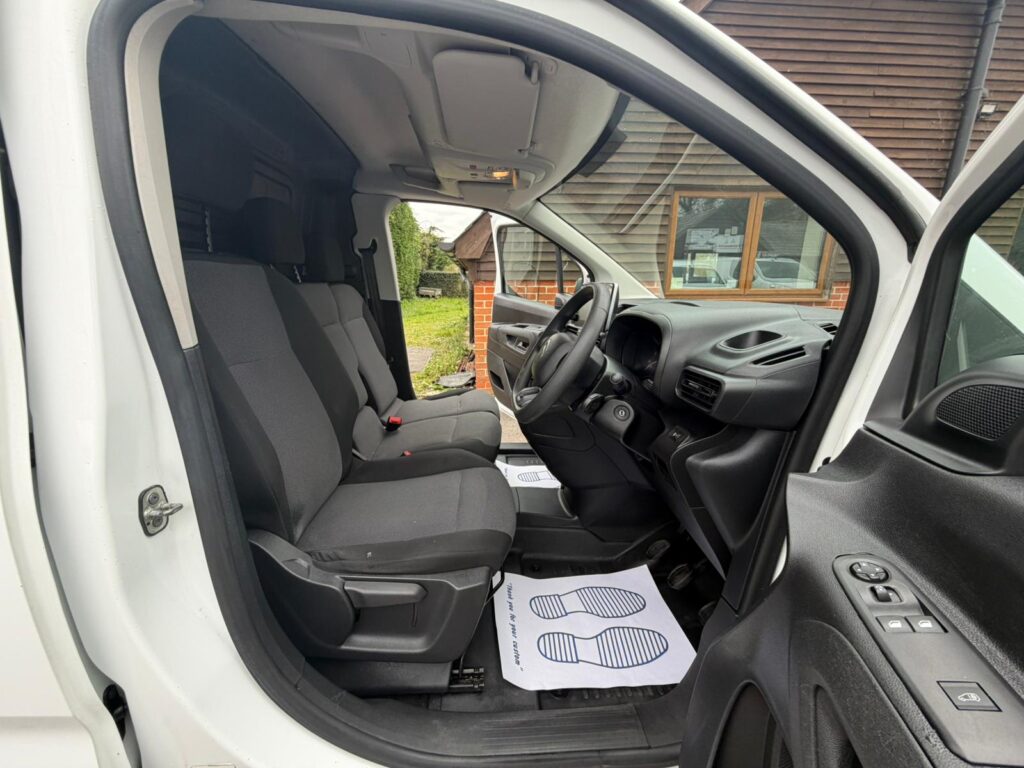 AY69EXM Citroen Berlingo 1.5 BlueHDi 950 Enterprise XL LWB Euro 6 (s/s) 6dr 3 MONTHS WARRANTY 12 MONTHS AA