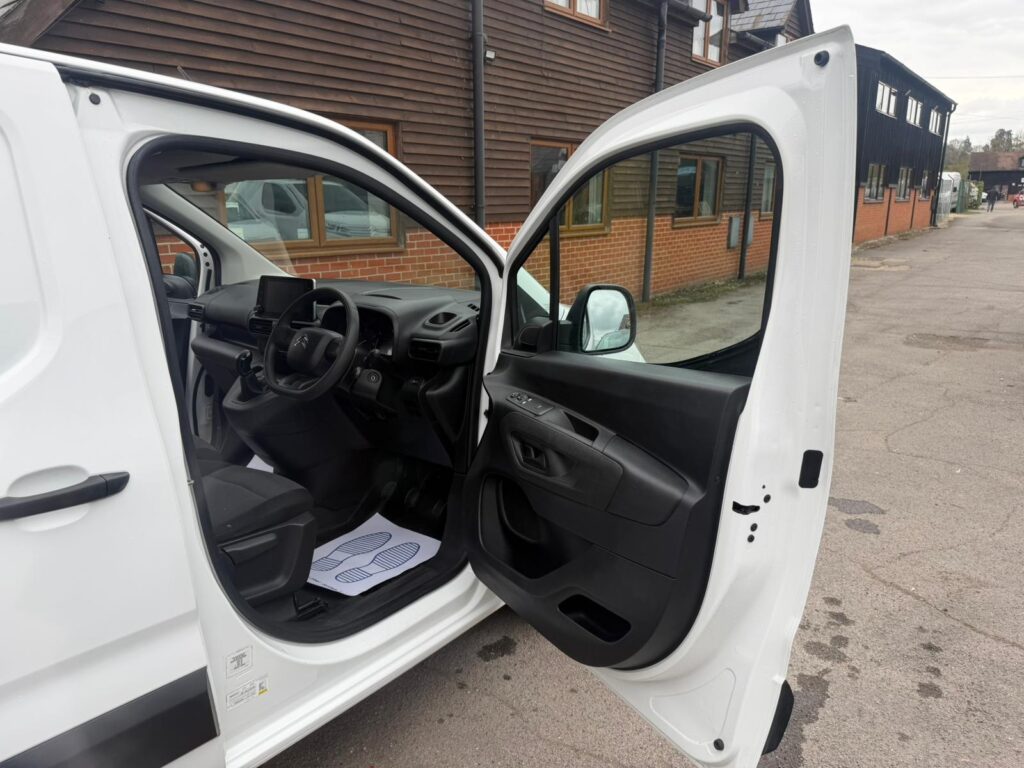 AY69EXM Citroen Berlingo 1.5 BlueHDi 950 Enterprise XL LWB Euro 6 (s/s) 6dr 3 MONTHS WARRANTY 12 MONTHS AA