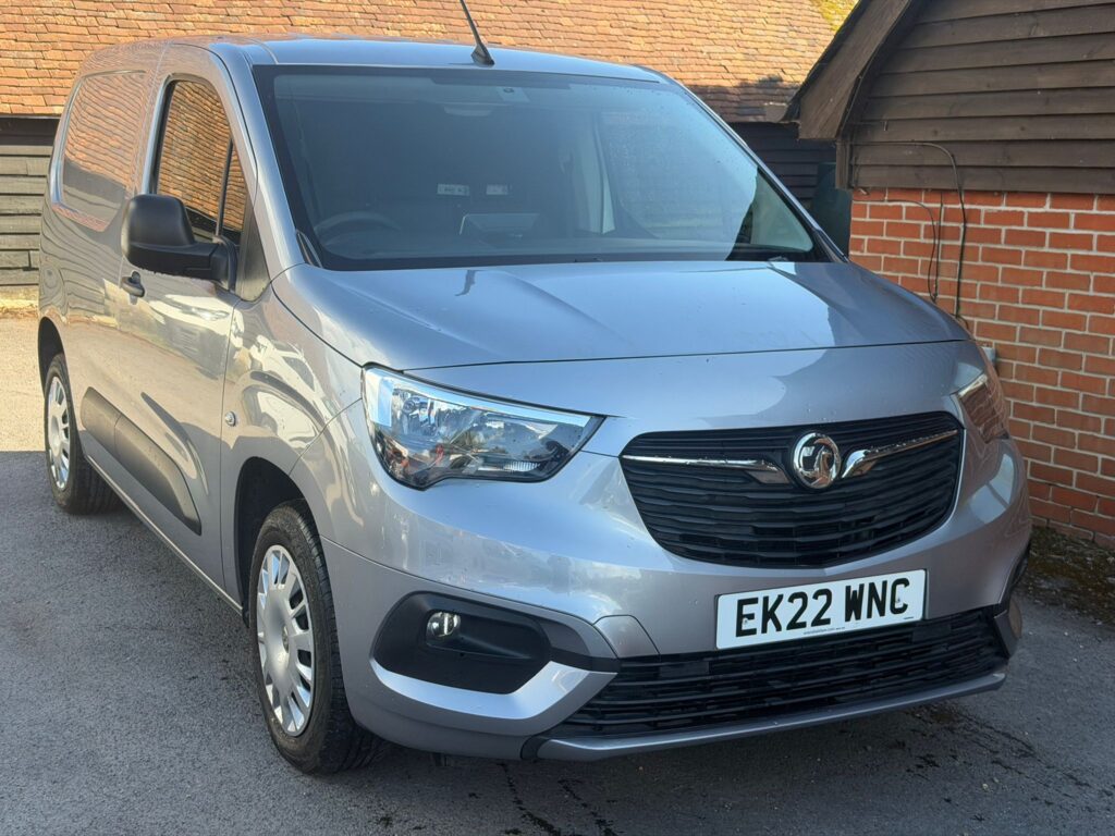 EK22WNC Vauxhall Combo 1.5 Turbo D 2000 Sportive L1 H1 Euro 6 4dr 3 MONTHS WARRANTY 12 MONTHS AA