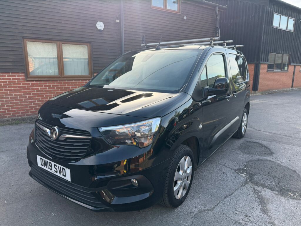 DM19SVD Vauxhall Combo 1.6 Turbo D 2000 Sportive L1 H1 Euro 6 (s/s) 4dr TOP OF THE RANGE MODEL HAS LOTS OF EXTRAS FITTED TO THE VAN. 3 MONTHS WARRANTY 12 MONTHS AA.