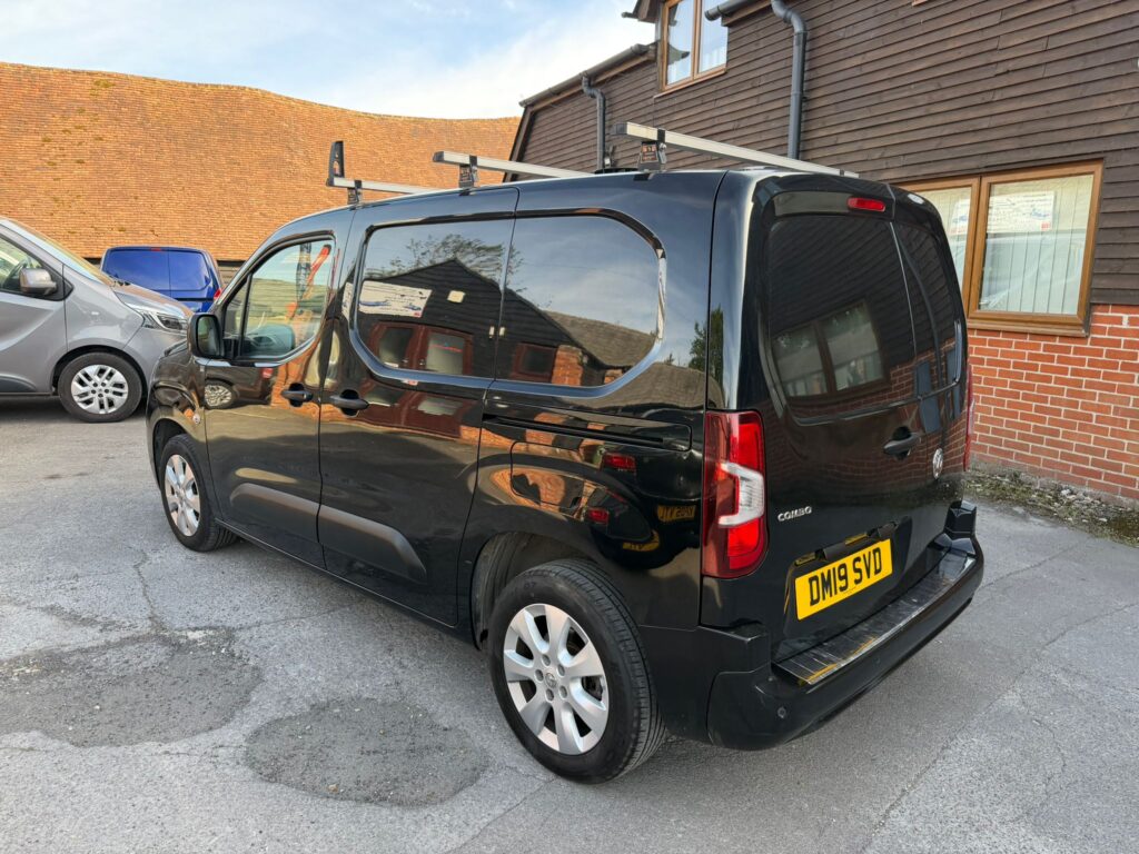 DM19SVD Vauxhall Combo 1.6 Turbo D 2000 Sportive L1 H1 Euro 6 (s/s) 4dr TOP OF THE RANGE MODEL HAS LOTS OF EXTRAS FITTED TO THE VAN. 3 MONTHS WARRANTY 12 MONTHS AA.