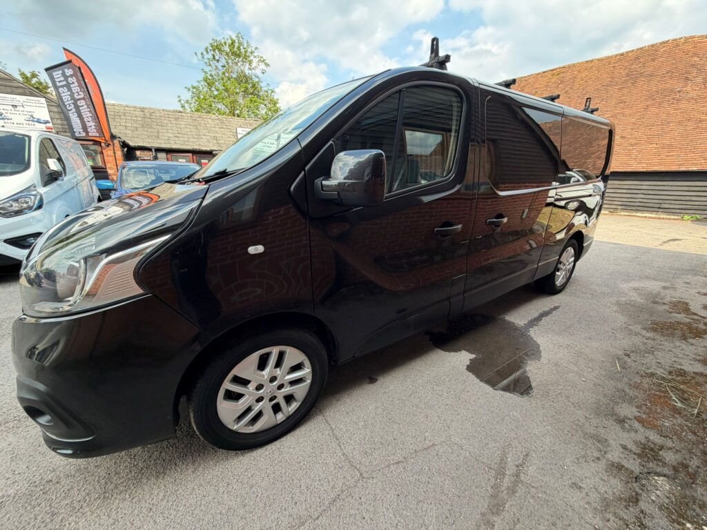 MT19KFP Renault Traffic 1.6 dCi ENERGY 29 Sport Nav LWB Standard Roof Euro 6 (s/s) 5dr 3 MONTHS WARRANTY 12 MONTHS AA