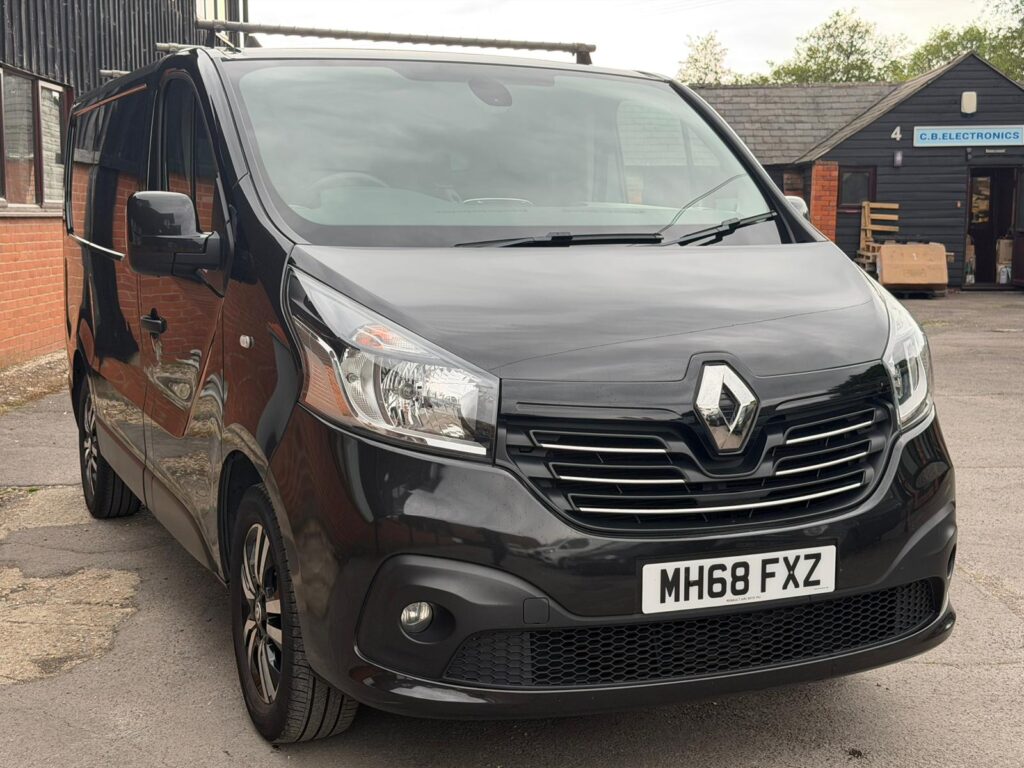MH68FXZ Renault Trafic 1.6 dCi 27 Sport Nav SWB Standard Roof Euro 6 5dr 3 MONTHS WARRANTY 12 MONTHS AA