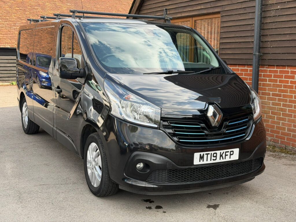 MT19KFP Renault Traffic 1.6 dCi ENERGY 29 Sport Nav LWB Standard Roof Euro 6 (s/s) 5dr 3 MONTHS WARRANTY 12 MONTHS AA