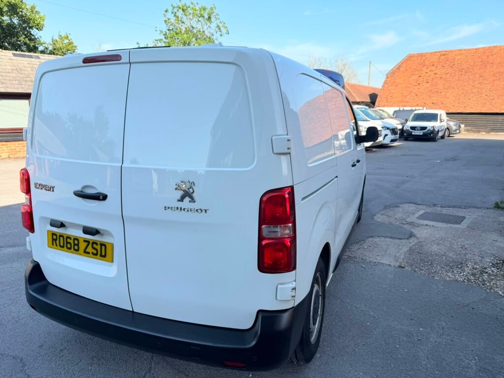 RO68ZSD Peugeot Expert 1.6 BlueHDi 1000 Professional Standard Panel Van MWB Euro 6 (s/s) 6dr 3 MONTHS WARRANTY 12 MONTHS AA